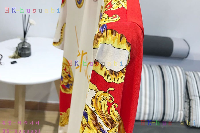 NEW 베르사체 반팔티 신상 F 877772